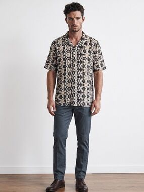 Silver Silk  Short Sleeve Patterned Button-Up Shirt in Beige and Black Size XL